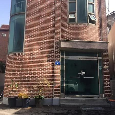 Nana House